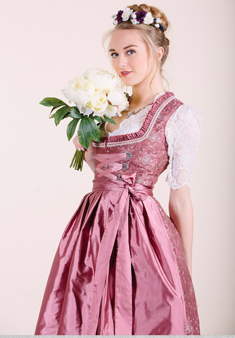 Melega-Dirndl um 08.50.29